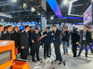 中國國際應急展快訊：應急管理部部長王祥喜了解凌天智能裝備集團無人化裝備創新與應用情況！